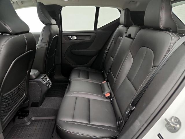 Photo of 2024 White Volvo XC40