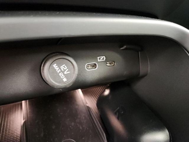 Photo of 2024 White Volvo XC40