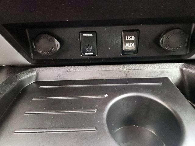 Photo of 2015 Gray Toyota Tundra