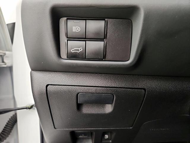 Photo of 2022 White Toyota Highlander