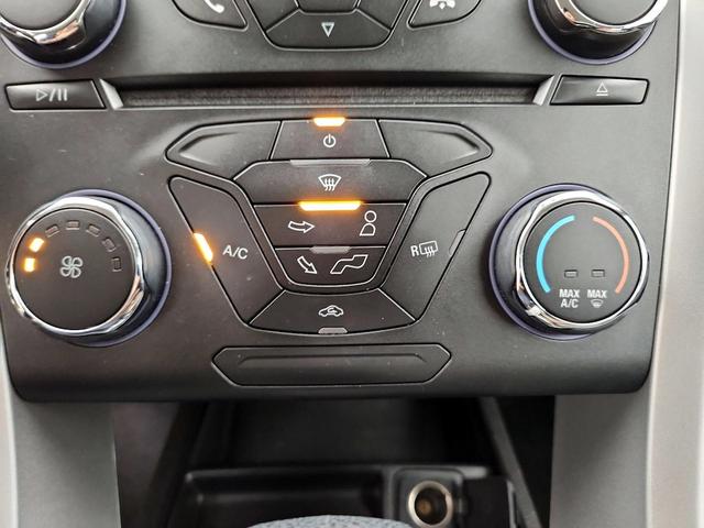 Photo of 2015 White Ford Fusion