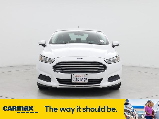 Photo of 2015 White Ford Fusion
