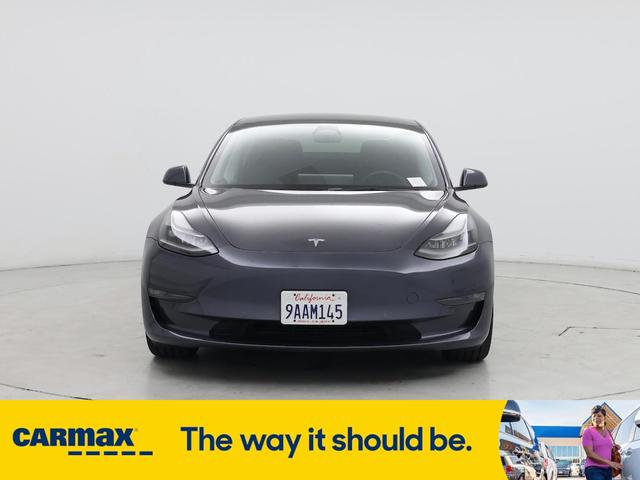 Photo of 2022 Gray Tesla Model 3