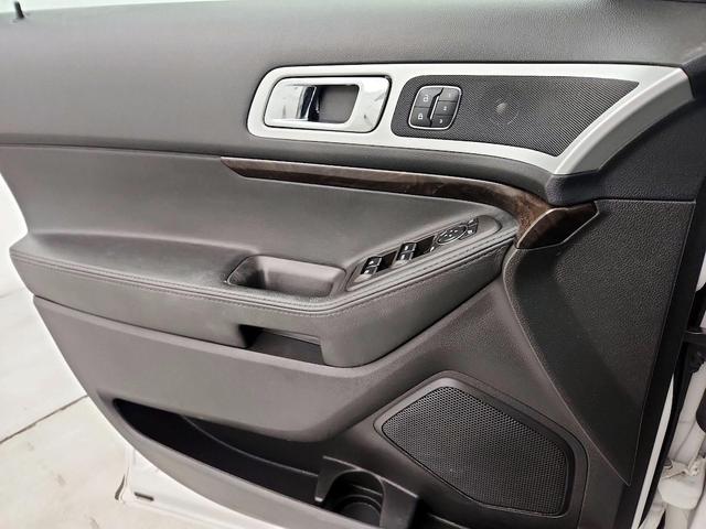 Photo of 2015 Pearl Ford Explorer