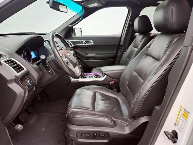 Photo of 2015 Pearl Ford Explorer