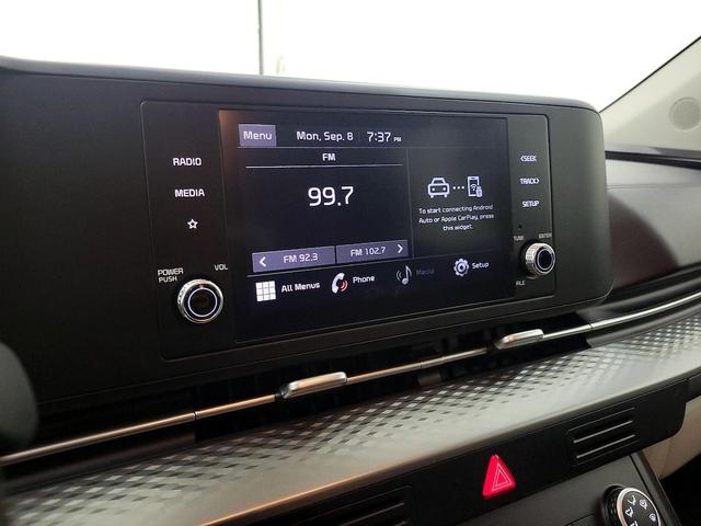 Photo of 2022 White Kia Carnival