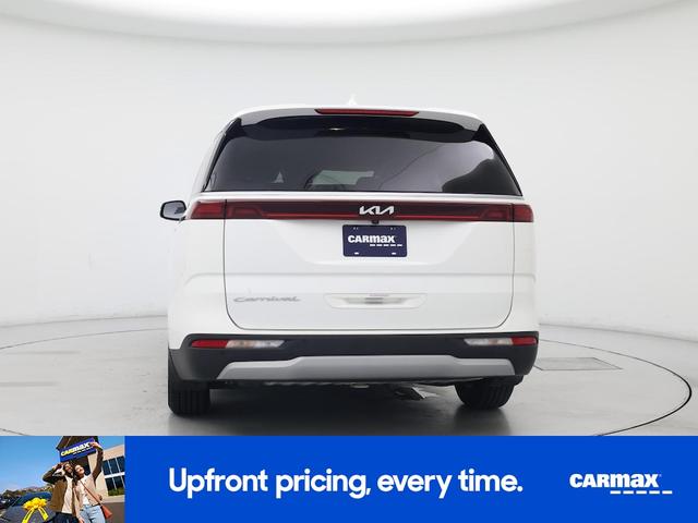 Photo of 2022 White Kia Carnival