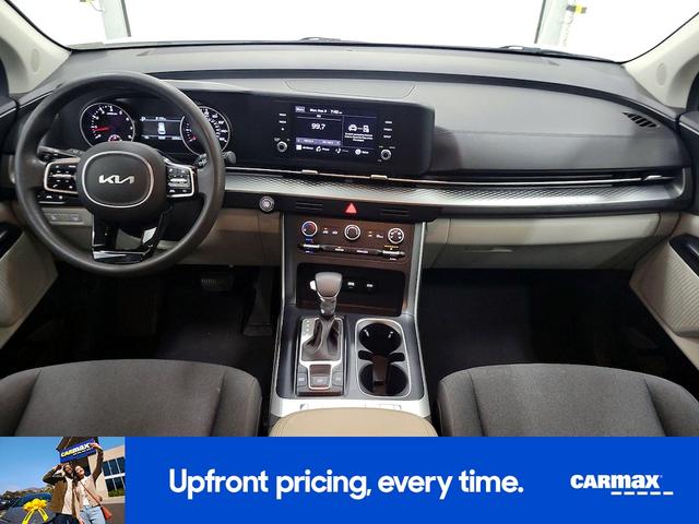 Photo of 2022 White Kia Carnival