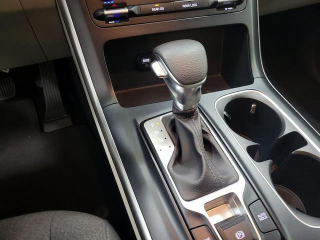 Photo of 2022 White Kia Carnival