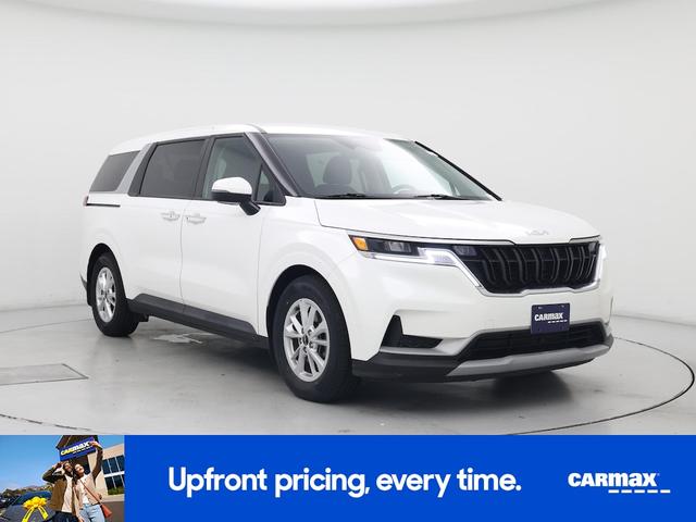 Photo of 2022 White Kia Carnival