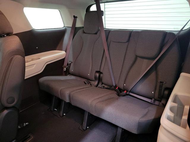 Photo of 2022 White Kia Carnival