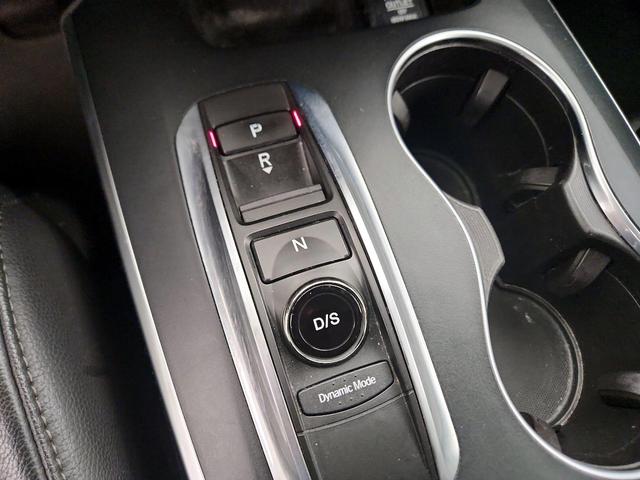 Photo of 2018 White Acura MDX