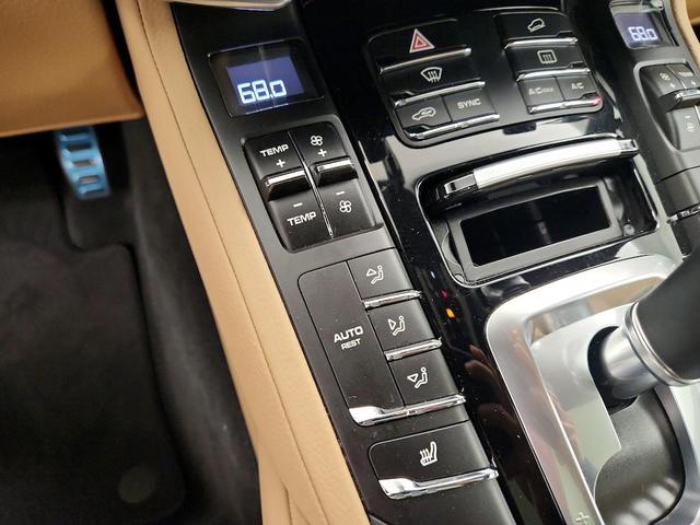 Photo of 2018 White Porsche Cayenne