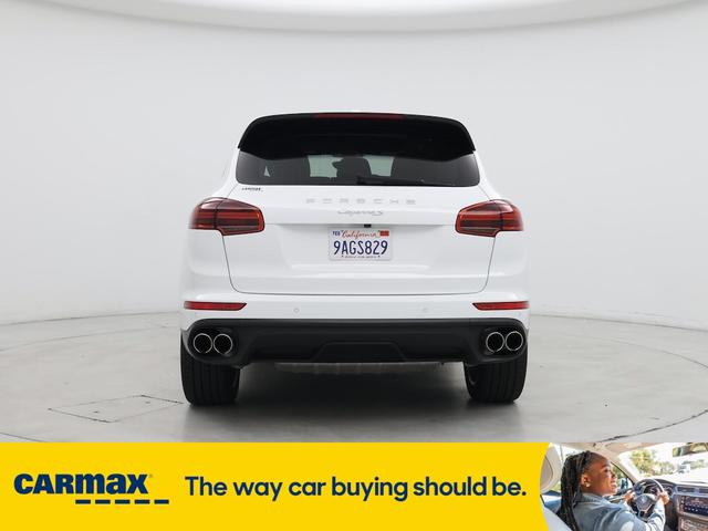 Photo of 2018 White Porsche Cayenne