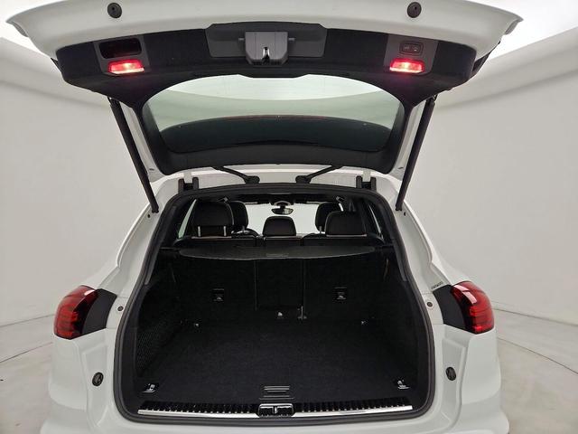 Photo of 2018 White Porsche Cayenne