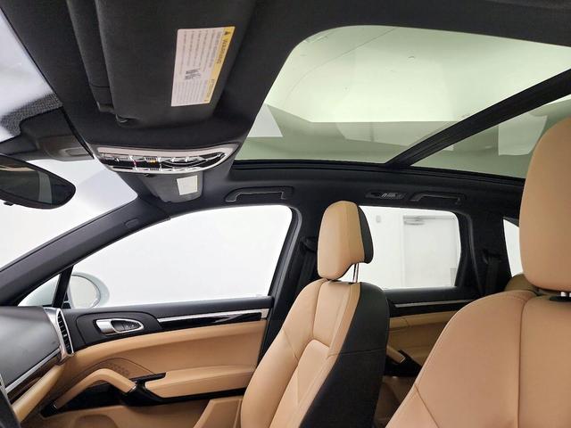 Photo of 2018 White Porsche Cayenne