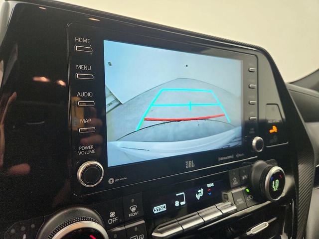 Photo of 2021 White Toyota Highlander