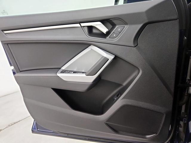 Photo of 2022 Blue Audi Q3