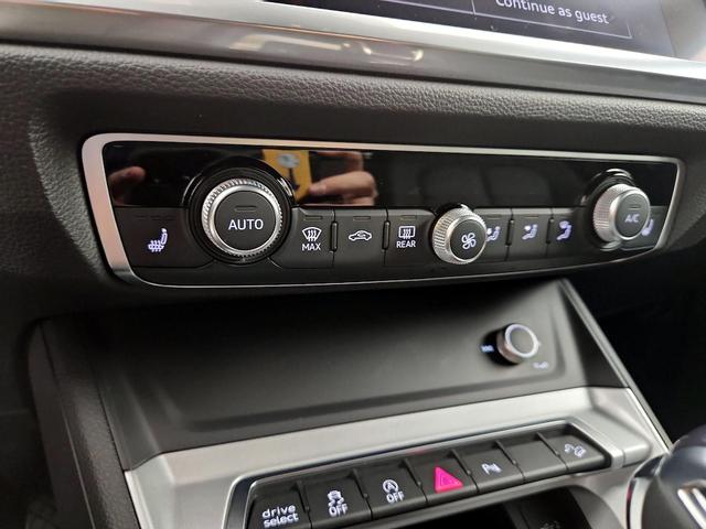 Photo of 2022 Blue Audi Q3
