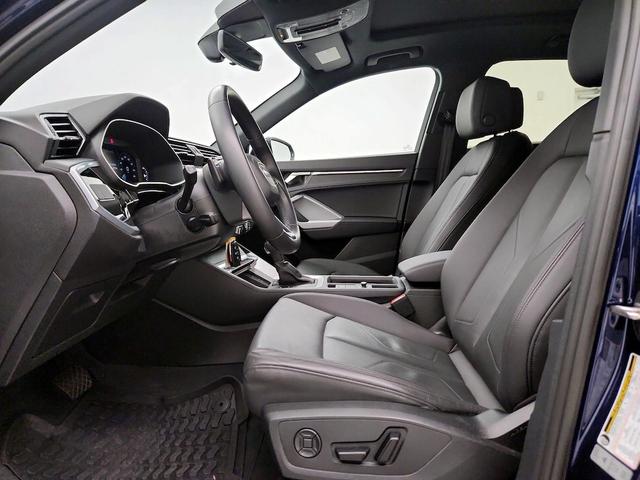 Photo of 2022 Blue Audi Q3