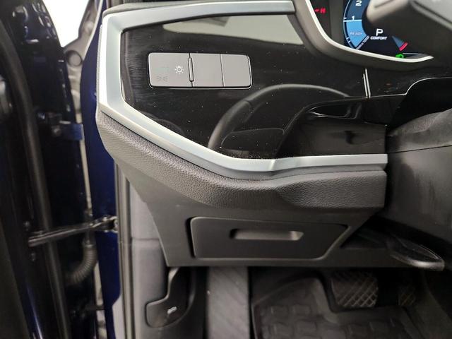Photo of 2022 Blue Audi Q3