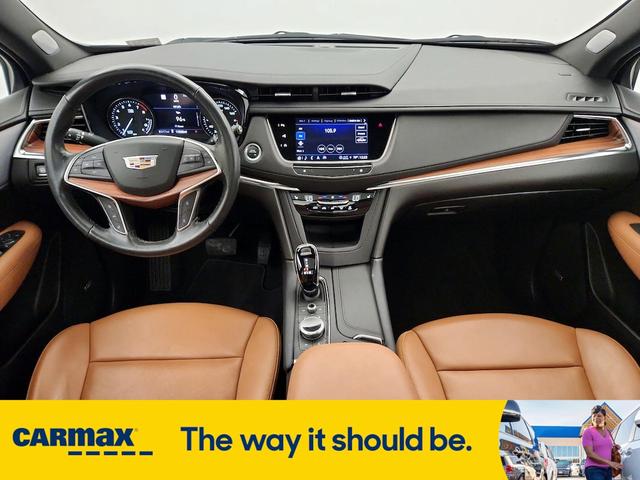 Photo of 2024 White Cadillac XT5