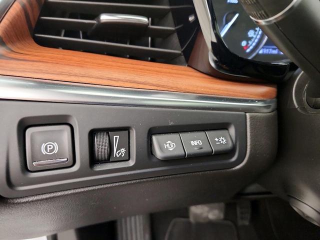 Photo of 2024 White Cadillac XT5