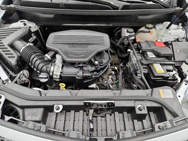 Photo of 2024 White Cadillac XT5