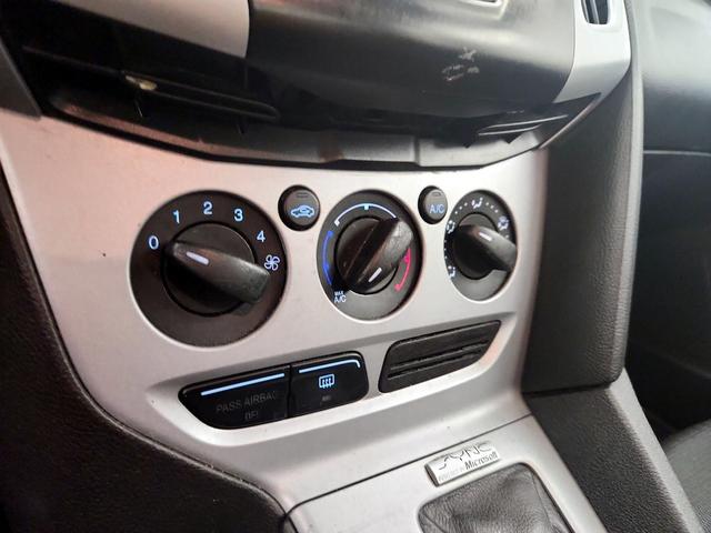 Photo of 2014 White Ford Focus