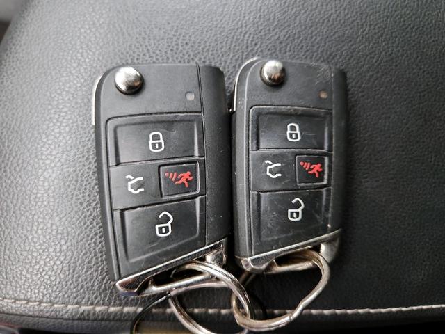 Photo of 2021 White Volkswagen Tiguan