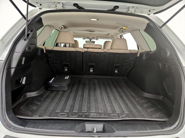 Photo of 2019 White Subaru Outback