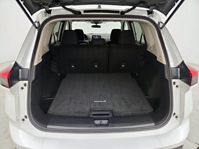 Photo of 2024 White Nissan Rogue