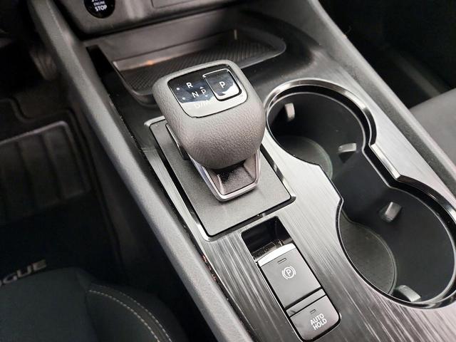 Photo of 2024 White Nissan Rogue