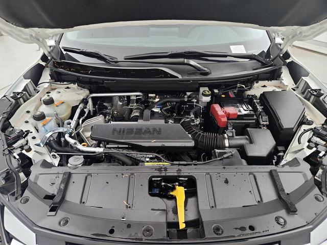 Photo of 2024 White Nissan Rogue