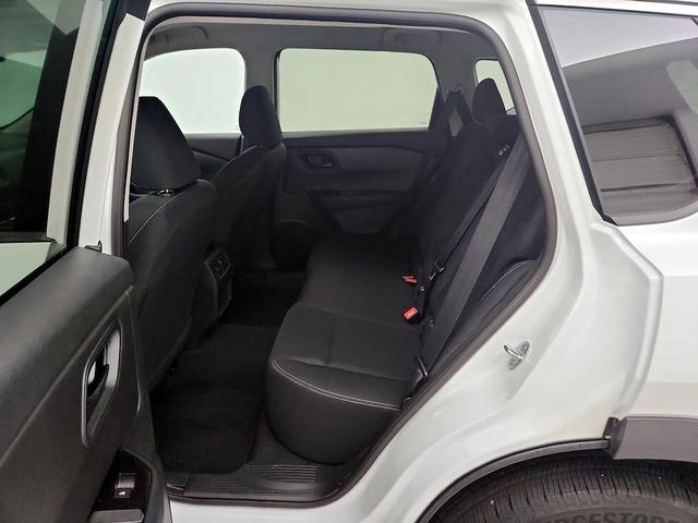 Photo of 2024 White Nissan Rogue