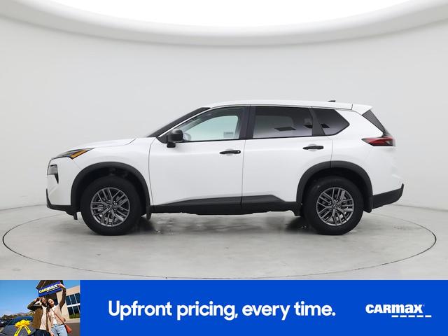 Photo of 2024 White Nissan Rogue