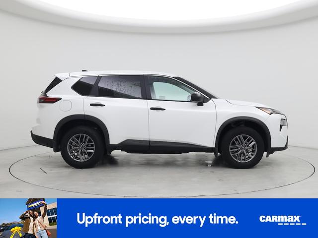 Photo of 2024 White Nissan Rogue