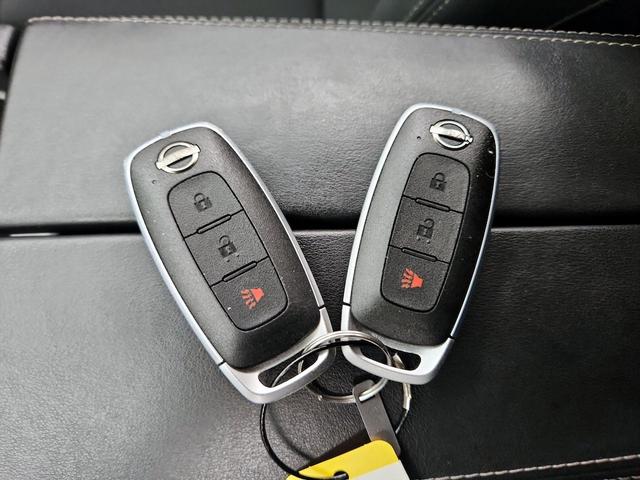 Photo of 2024 White Nissan Rogue