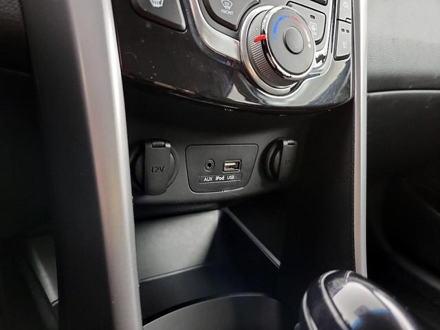 Photo of 2017 White Hyundai ELANTRA