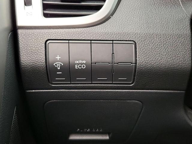 Photo of 2017 White Hyundai ELANTRA