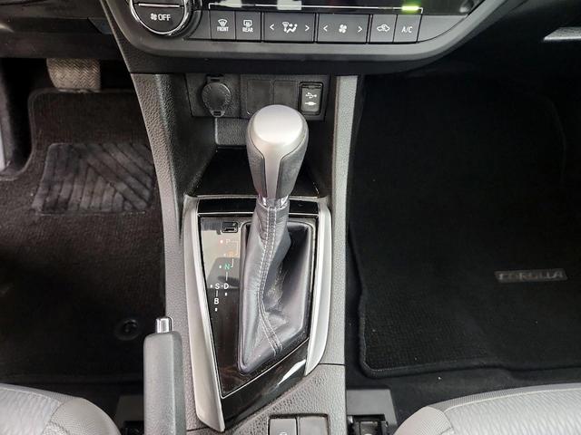 Photo of 2016 White Toyota Corolla