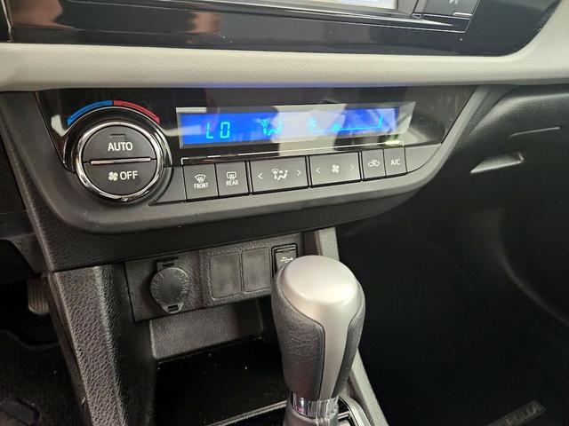 Photo of 2016 White Toyota Corolla