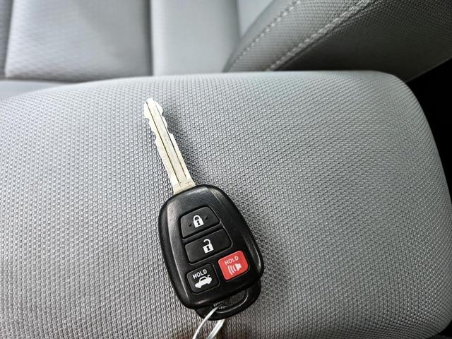 Photo of 2016 White Toyota Corolla