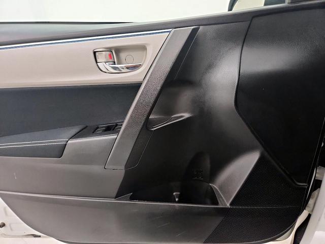 Photo of 2016 White Toyota Corolla