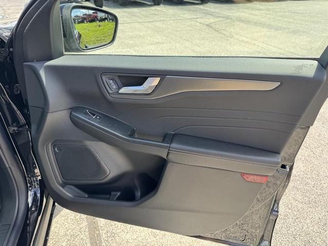 Photo of 2025 Agate Black Metallic Ford Escape PHEV