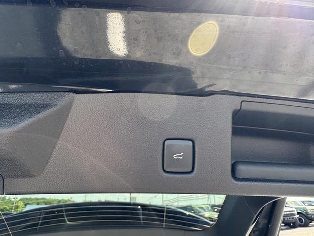 Photo of 2025 Agate Black Metallic Ford Escape PHEV
