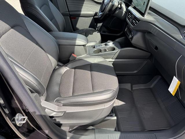 Photo of 2025 Agate Black Metallic Ford Escape PHEV