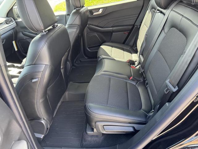 Photo of 2025 Agate Black Metallic Ford Escape PHEV