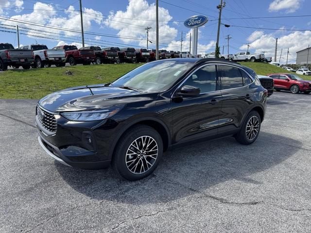 Photo of 2025 Agate Black Metallic Ford Escape PHEV