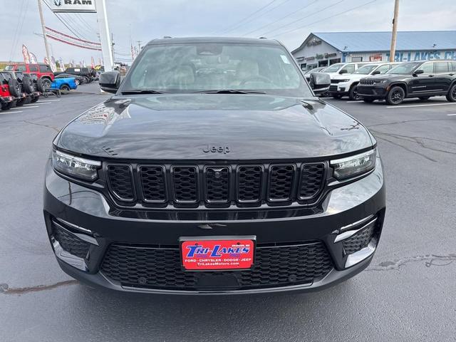 Photo of 2025 Diamond Black Crystal Pearlcoat Jeep Grand Cherokee